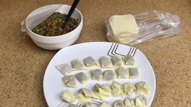 馄饨|高温天,厨房间拒绝煎炒烤炸,一碗手工馄饨,让舌尖味蕾意犹未尽