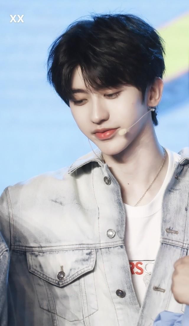  习生|蔡徐坤品牌活动饭拍，运动风学长坤上线！你的“夏日情人”来袭