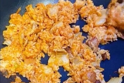  美味|泡菜五花肉炒饭（教你一道香糯有味、爽口过瘾的美味炒饭）。