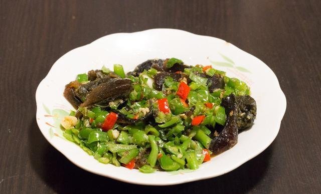 亲戚|周末亲戚来家里吃饭,弟媳下厨做了11道菜,大伙吃了一锅米饭