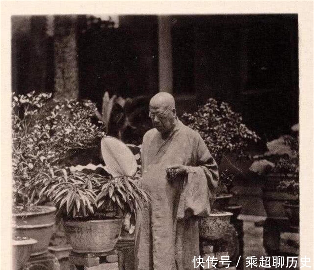 老照片|清朝老照片：图四洗衣服的妇女让人忍俊不禁，图五是溥仪在打高尔夫