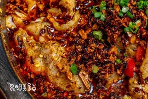 排队|昆明排队三十年老店,15张桌子,“镇店之宝”每天卖半吨