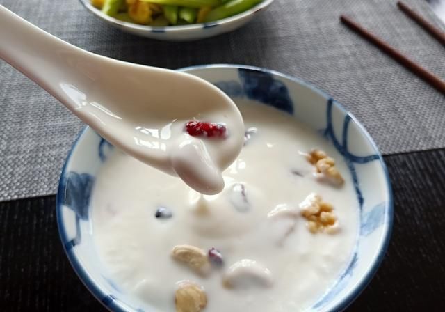  清香|一家子的极简早餐走红，清香软嫩却营养齐全，网友：一片冷淡风