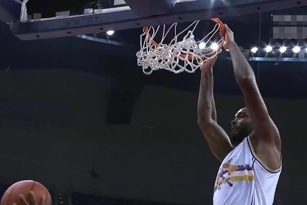  吉林|形势不妙！双外援北控没优势，摩尔特里炸裂暴扣，瞧马布里激动的