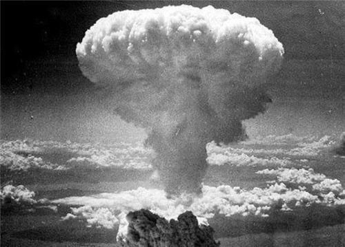 广岛和长崎|为什么说原子弹下无冤魂？看看当时的日本女人在干啥，你就明白了