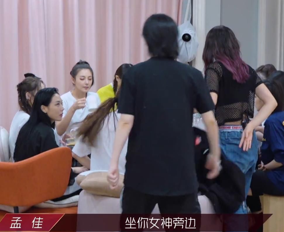  女神|万茜领李斯丹妮“蹭吃蹭喝”遇女神，孟佳看不下去，黄圣依反应有趣