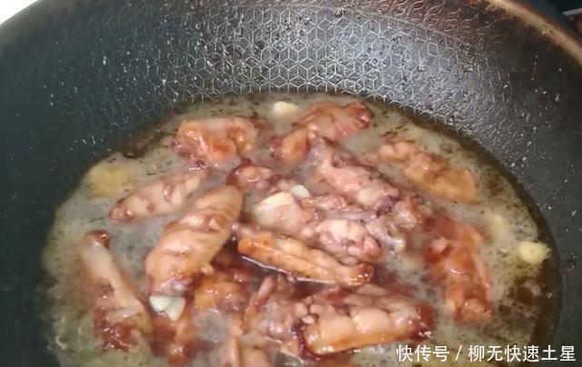 上桌|孩子爱吃的可乐鸡翅,简单3步就能上桌,甜香软嫩,营养又美味