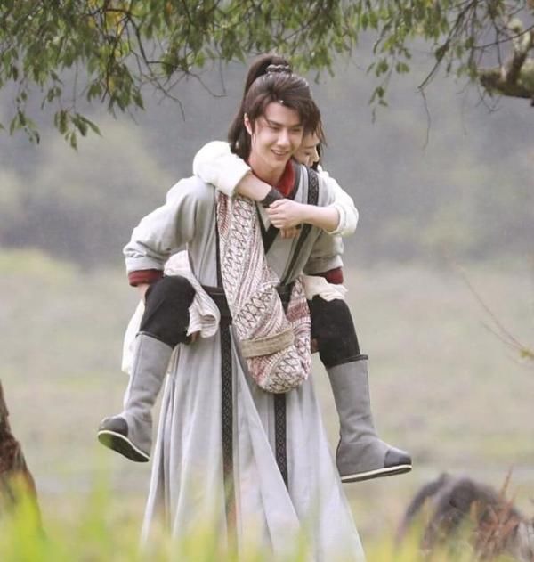  闹笑话|赵丽颖翻车了？为王一博新综宣传闹笑话，自称忠实观众却弄错名字