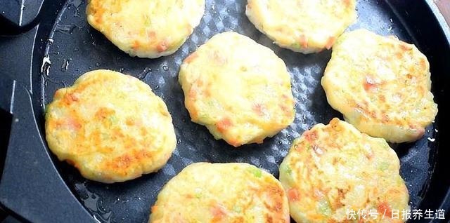 食材|用土豆做的早餐饼你吃过没营养丰富色香味俱全,出锅被抢光