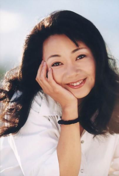  演艺事业|国家一级演员萨日娜：丈夫花258元把她娶走，“啃夫”6年，太幸福