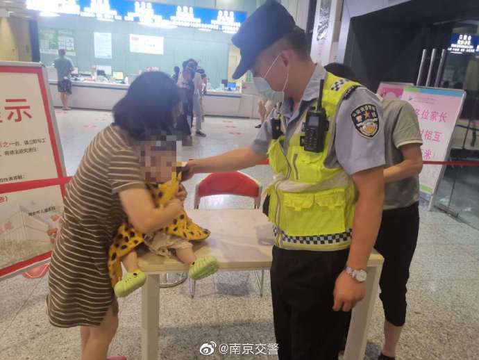  孩子|孩子骨折父亲酒驾上路被查 交警依法处罚后护送就医