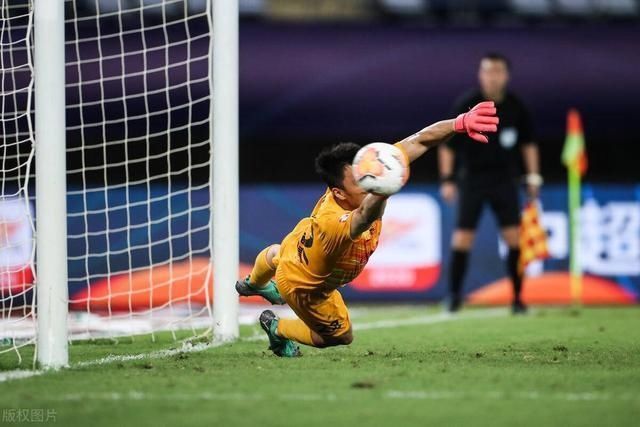  励志|刘震理有多励志？鲁能坐4年板凳，中超0出场，如今扑接数中超第二