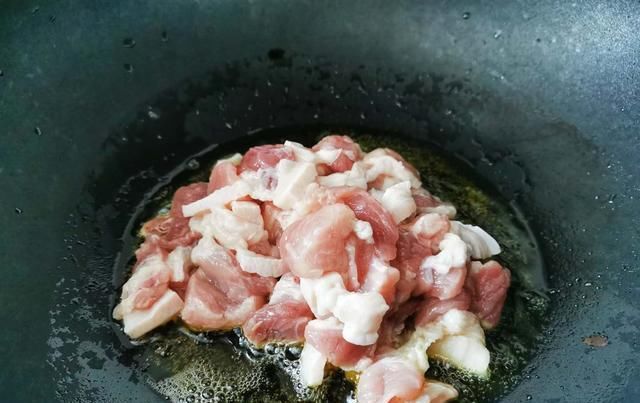  我家|我家最喜欢的腐竹吃法，和五花肉一起烧滑嫩软香，好吃到就差舔盘