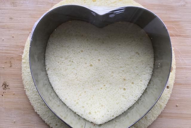 操作|法式甜点草莓慕斯,颜值高口味赞,操作非常简单,跟我一起做起来