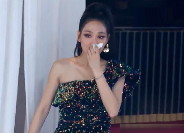  乘风破浪|《乘风破浪的姐姐》二轮淘汰4人吴昕为沈梦辰离场，万茜承认嘴硬