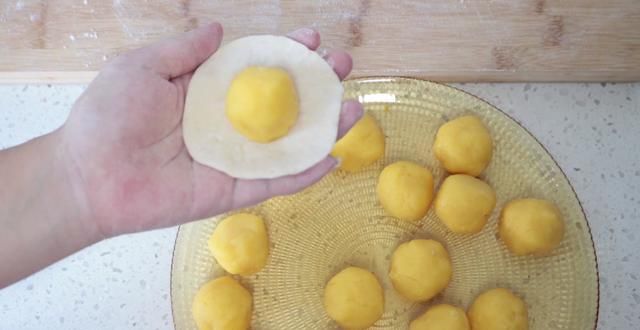 牛奶|自己在家做奶黄包,奶黄馅制作方法是关键,柔软细腻,奶香味十足