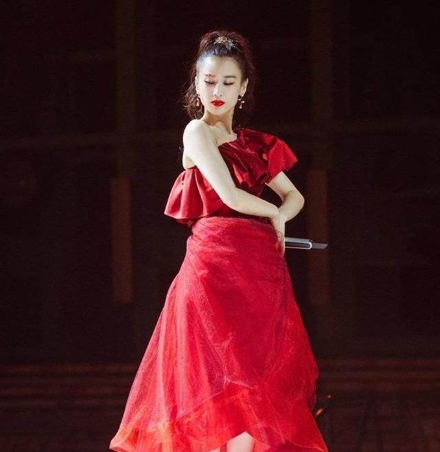  浪姐|《浪姐》黄圣依组歌舞有深意，却被调侃像“后妈茶话会”，低估了