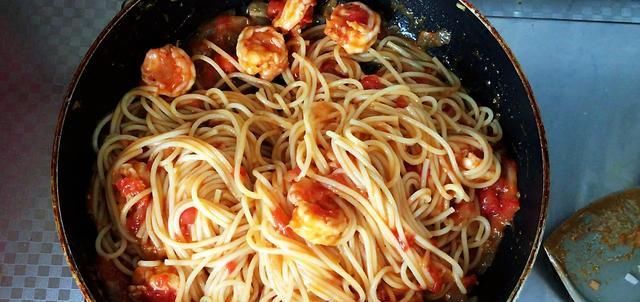  意大利|番茄虾仁意大利面，孩子想吃意大利面不用买，简单营养自己做