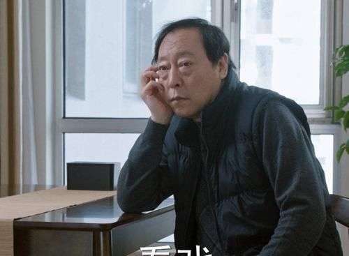 变白|45岁吴彦祖近照曝光,秃顶秃成苏大强,头发变白面容憔悴!