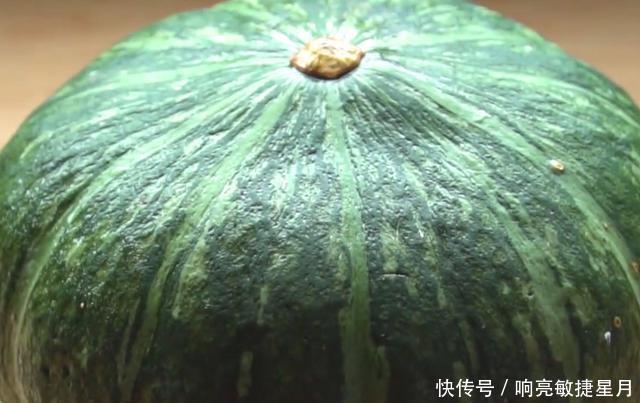 爱吃|孩子爱吃的油焖南瓜,简单4步就能上桌,软糯美味,好吃又营养