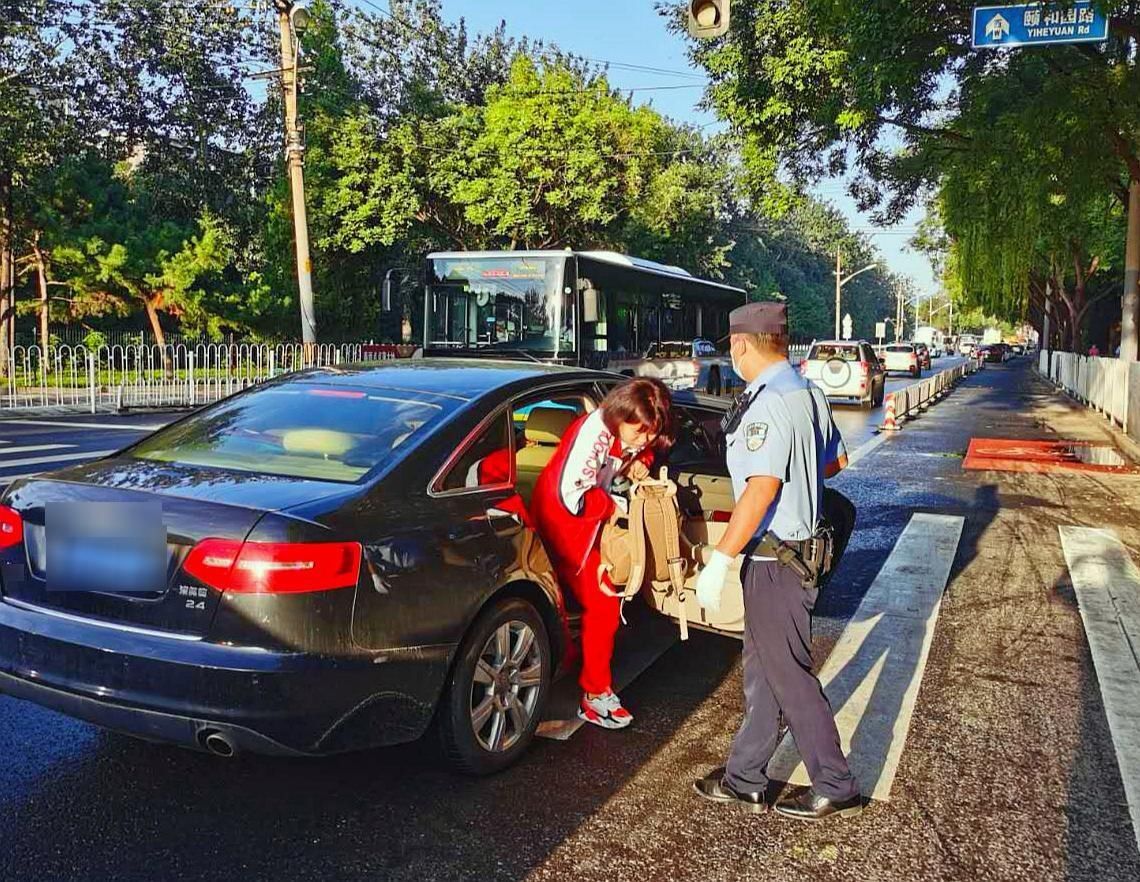  实验小学|薪火传承 赓续前行——开学首日“宝来”身影照亮学途