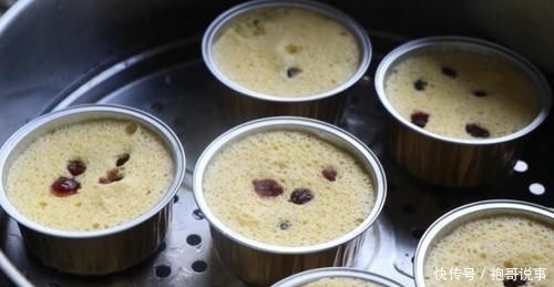 味道|极简版蒸糕,4个鸡蛋1把面粉,不用油上锅蒸,香甜软糯味道好