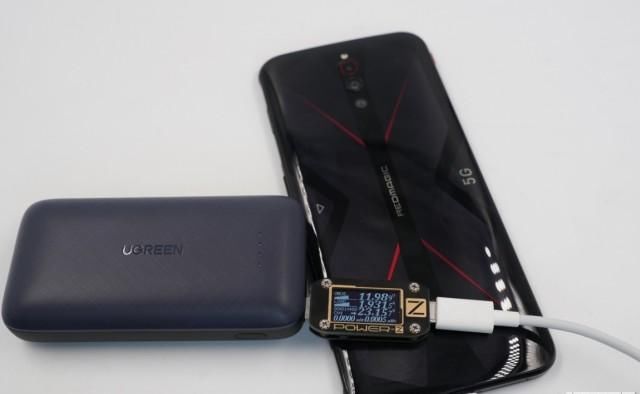 绿联|小巧mini,绿联10000mAh自带苹果MFi认证快充线充电宝评测