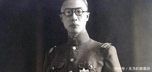 工作人员|溥仪重回故宫,说照片摆错了,被工作人员怒斥,溥仪:那是我爹!