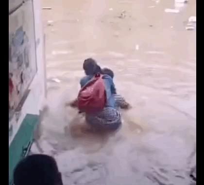  眼泪|12年后这一幕重上热搜，才发现我们都欠2008一场眼泪