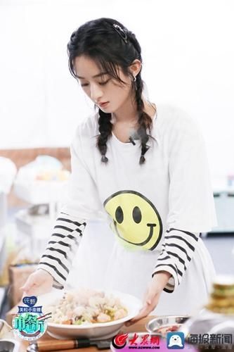  节目|《中餐厅》首播财务总监赵丽颖上线 身兼数职极具责任心获赞