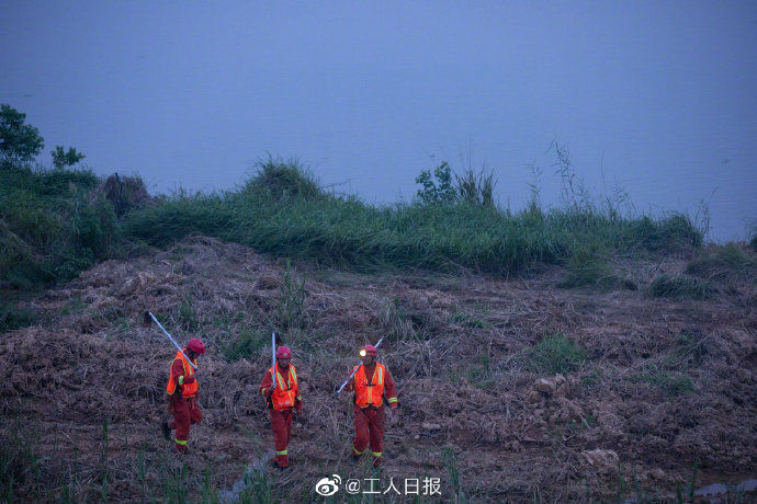 夙兴夜寐|致敬！夙兴夜寐，他们是大堤“守坝人”