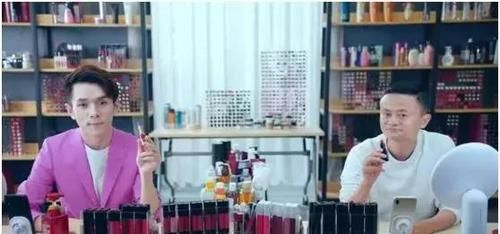  没钱|李佳琦的家被曝光：没钱没势没背景，他凭什么火？