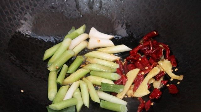  的快|厨房小白不能错过，超下饭的快炒猪头肉，五分钟搞定超方便