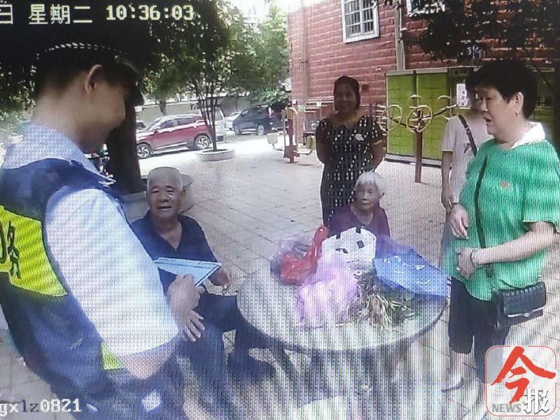  购物袋里|红碑路老夫妇买菜回来，购物袋竟多出两部手机，赶紧报警…