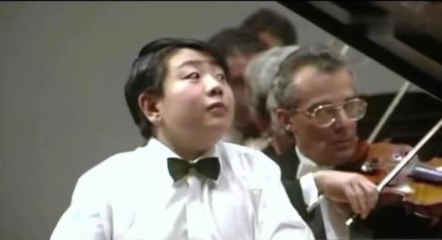  郎朗|陀螺与羊肉串的奇妙相遇！郎朗与邓紫棋互怼：我真的不浮夸