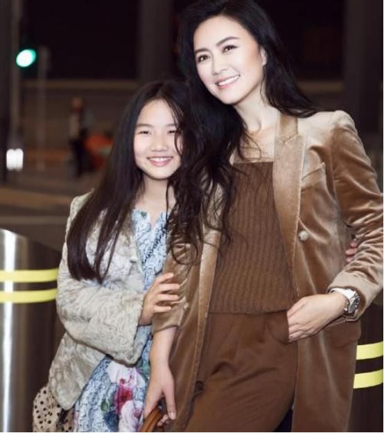  生父|女星当红时期怀孕，直到女儿十二岁，大家才从长相中看出生父的影