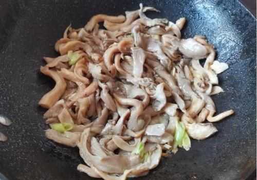 后把|1把平菇，1块豆腐，简单的家常菜，味道营养不输大鱼大肉