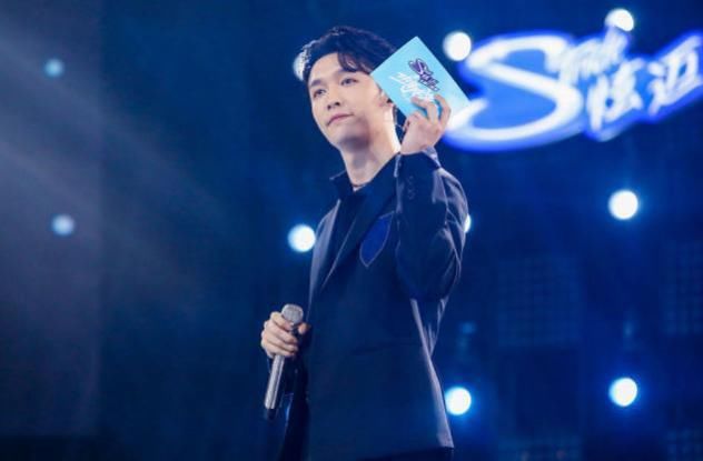  欣慰|《少年之名》李希侃C位，张艺兴表情欣慰，粉丝将会员开到四百年