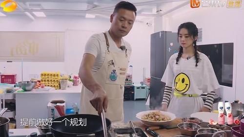  墨迹|赵丽颖嫌大厨墨迹，生气回房间，小声嘟囔却被录下来：真不敢相信