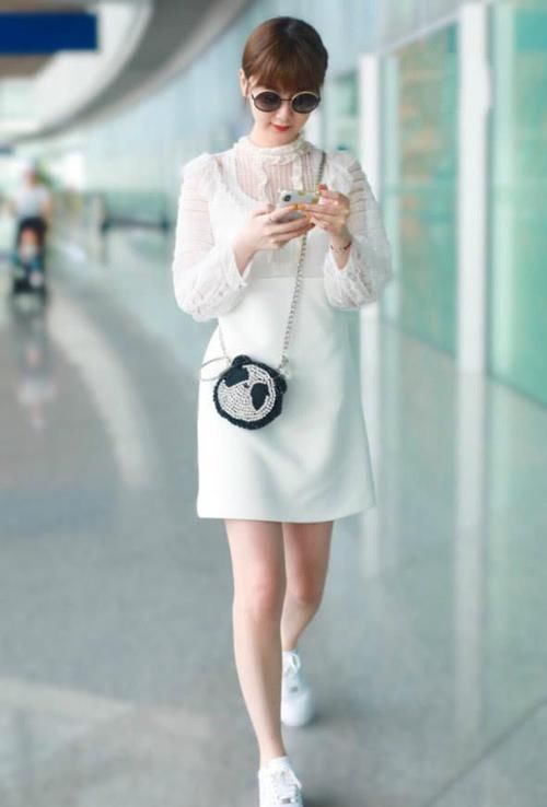  裙子|毛晓彤谈分手已释然，穿“甜甜圈裙”现身机场，要做自己的公主！