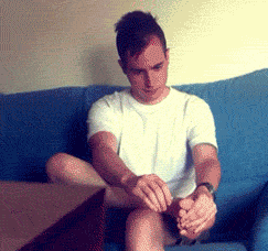 好奇|搞笑GIF动图:姑娘我很好奇, 那个尾巴是怎么出来的?