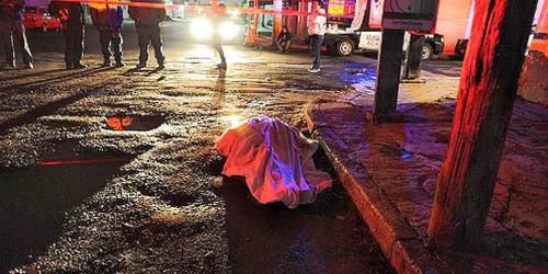  市中心|流浪汉睡在市中心的街角，凌晨被人打伤后活活烧成焦炭