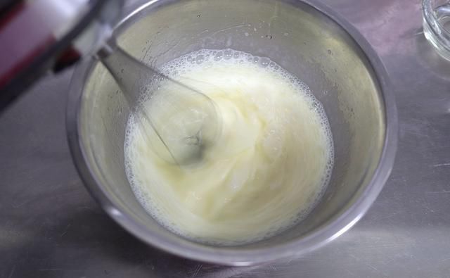  省事|处暑后胃口大开，2个鸡蛋烤12个玛芬蛋糕，无需打发，浓香省事