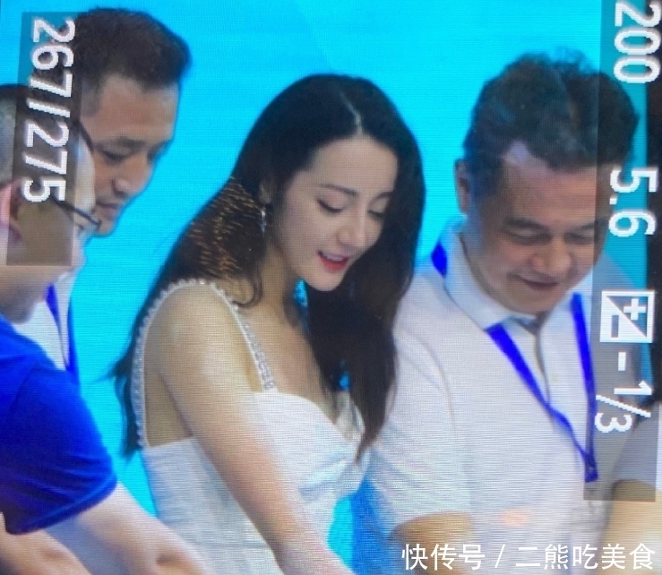 迪不修|为啥粉丝说热巴是“迪不修”?放大相机中的原始照片,全明白了