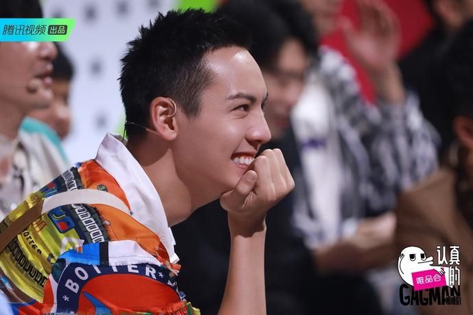  比心|陈伟霆《认真的嘎嘎们》get新技能 搓澡巾比心甜化全场