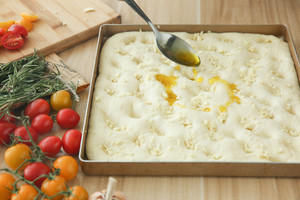 愉悦|超快手意式佛卡夏面包，外酥内软让人一下子就心情愉悦、胃口大开