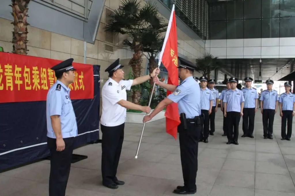 前行|前行中的香港西九龙青年包乘组