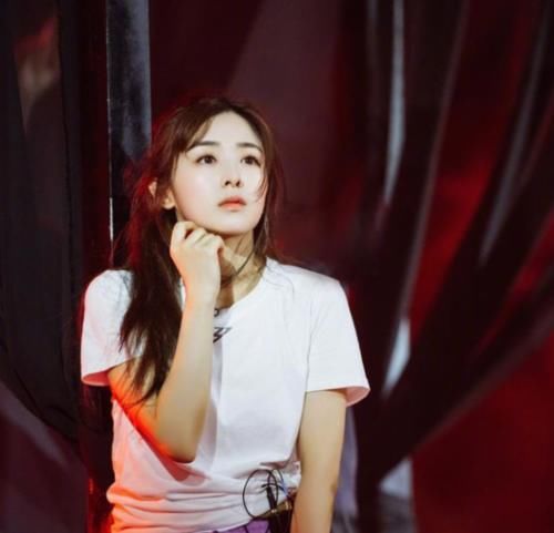 拒绝|张含韵solo非洲舞拿第一被质疑不公,张萌拒绝花钱投票:姐的目标是挣钱