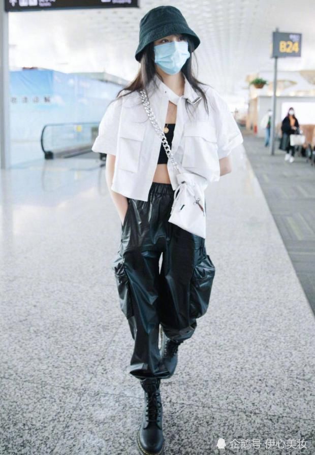  显高|“阔腿裤”早就下岗了，现更流行“微笑裤”，遮肉显高，明星都爱