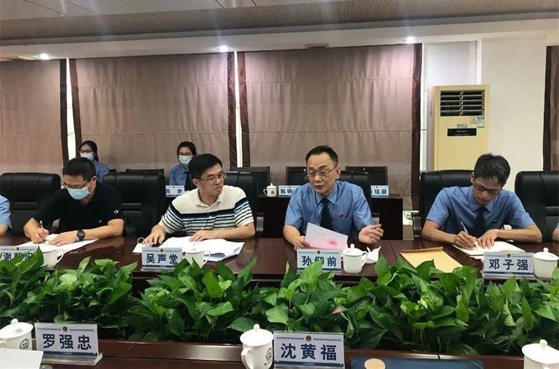 交叉|节前,交叉巡回检察组一行来到了揭阳监狱